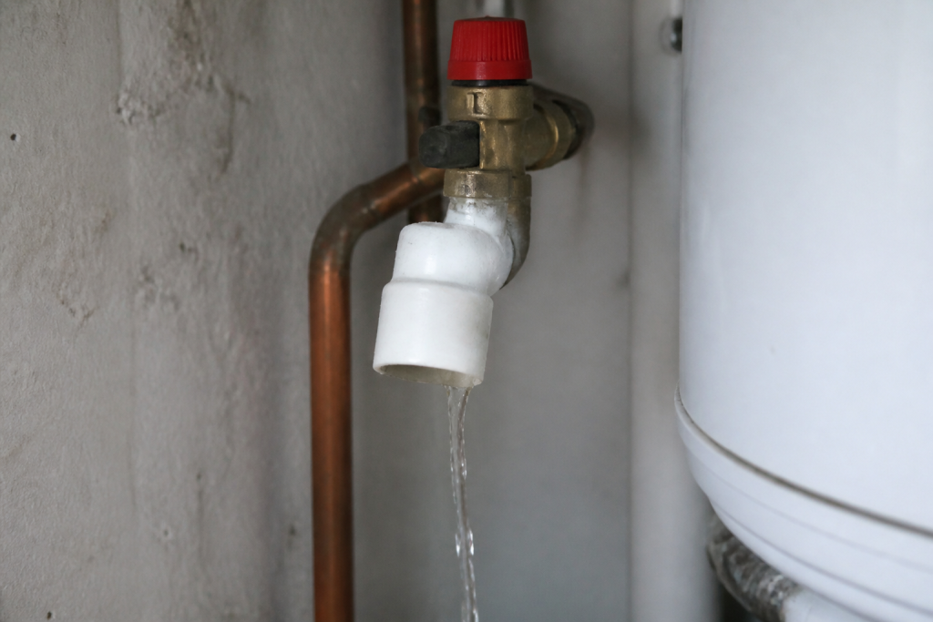 Ecoulement d eau continu au siphon du groupe securite